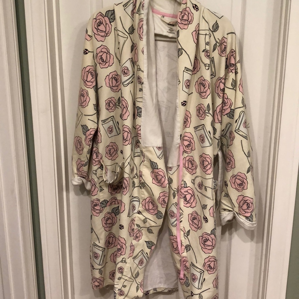 Beauty beast Hot topic bath robe belle Disney rose